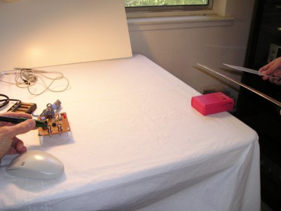 Test setup for measuring probe response to EMI