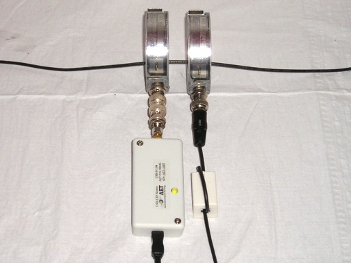 Close-up of comb generator and pair of current probes